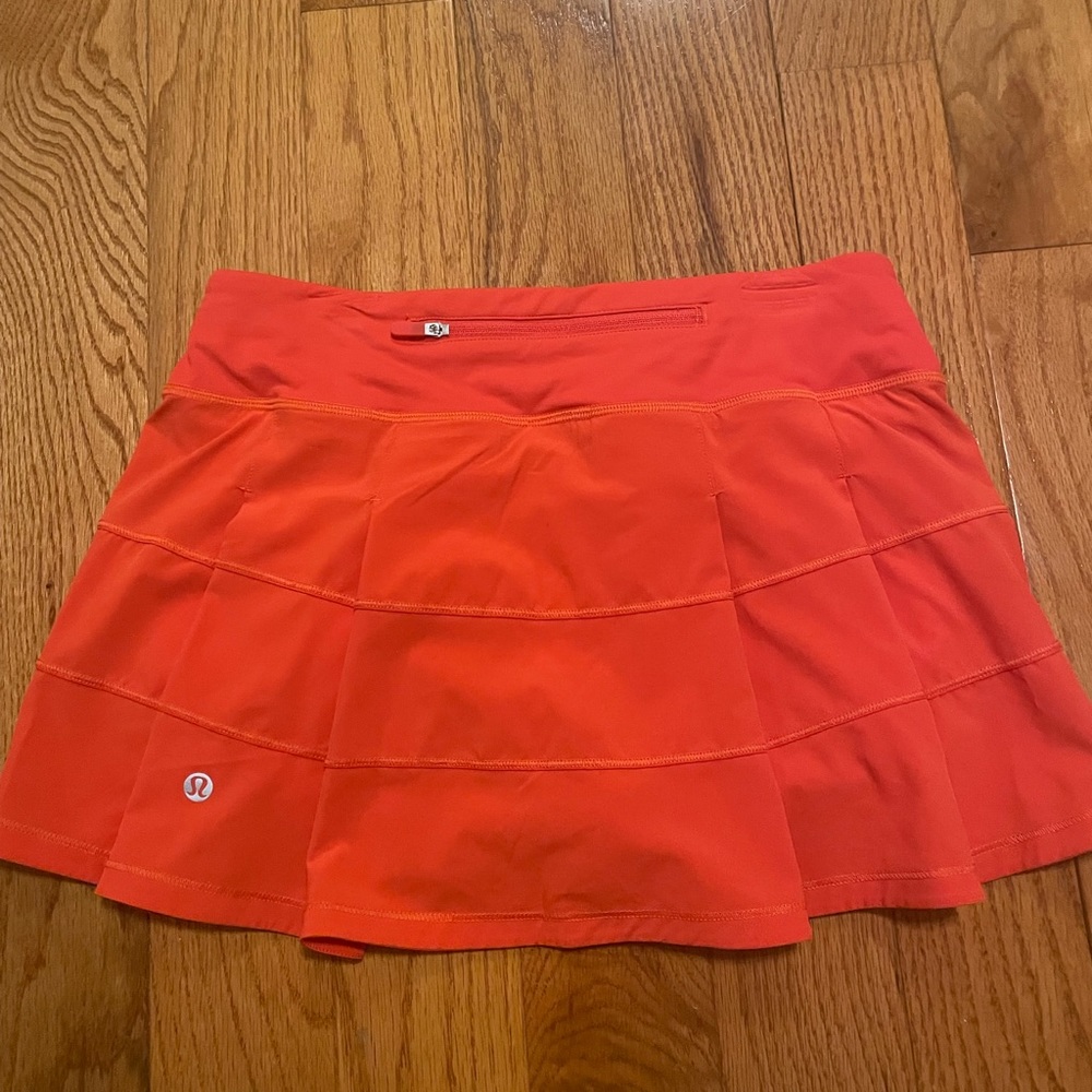 red lululemon pace rival tennis skirt size 4 (still available)